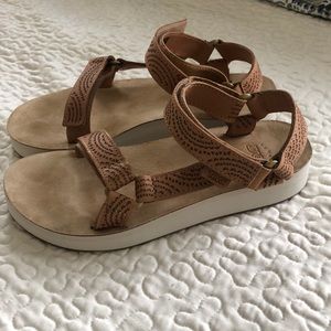 New teva midform sandals